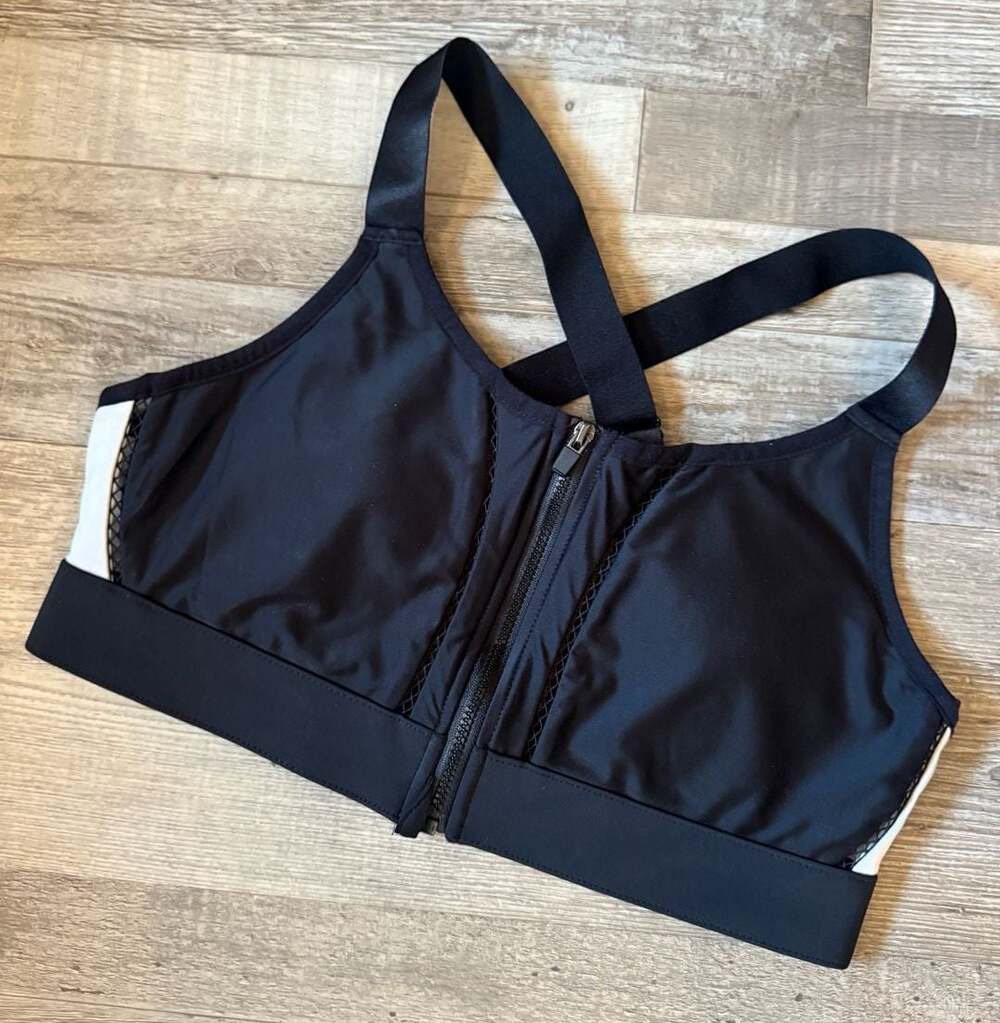 Fabletics Women's Super Flex Light Support Halter Neck Sports Bra size M